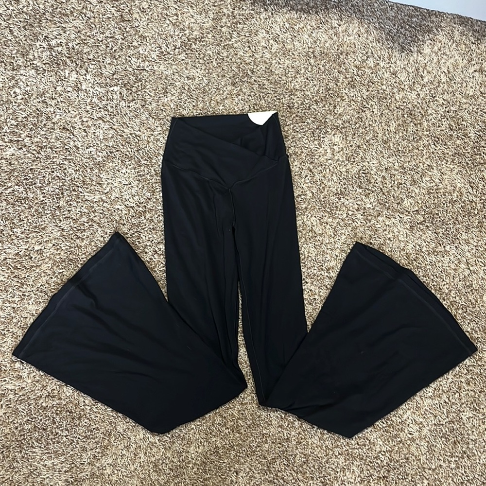 Black Aerie Crossover Flare Leggings size:M
